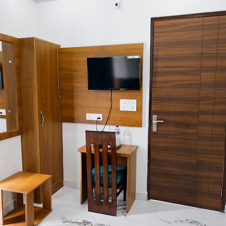רישיקש Hotel Parth Inn מראה חיצוני תמונה