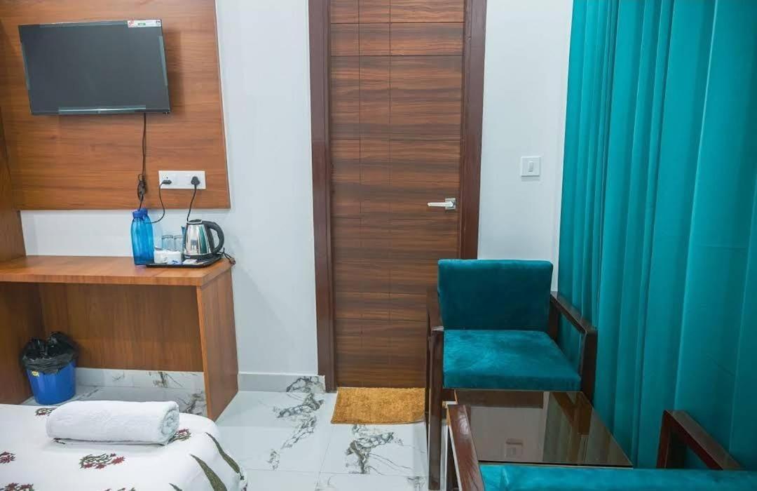 רישיקש Hotel Parth Inn מראה חיצוני תמונה